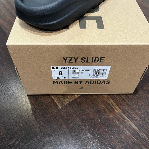 YEEZY “onyx” slide size 8 - Picture 2 of 2